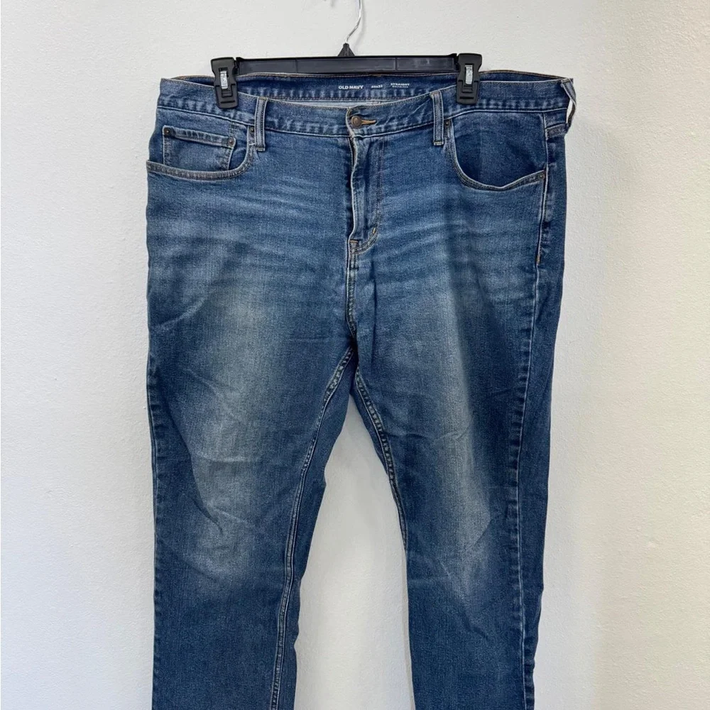 Old Navy Men's Relaxed Fit Denim Jeans - Picture 2 of 3